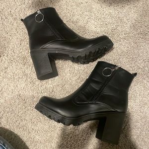 Size 7 black zip up boots.  So cute and comfortable, only worn a few times.